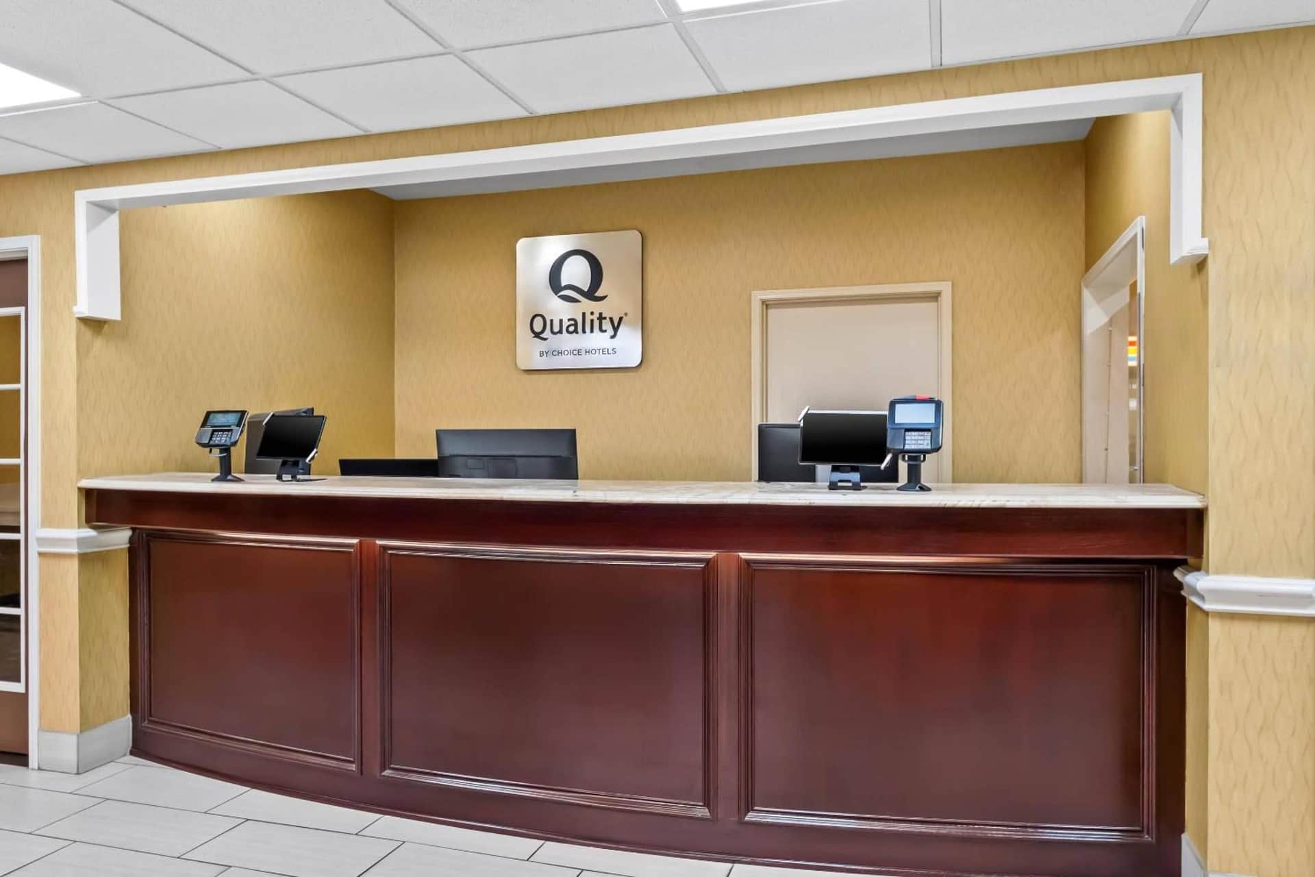Quality Inn & Suites Airport North - Stone Oak