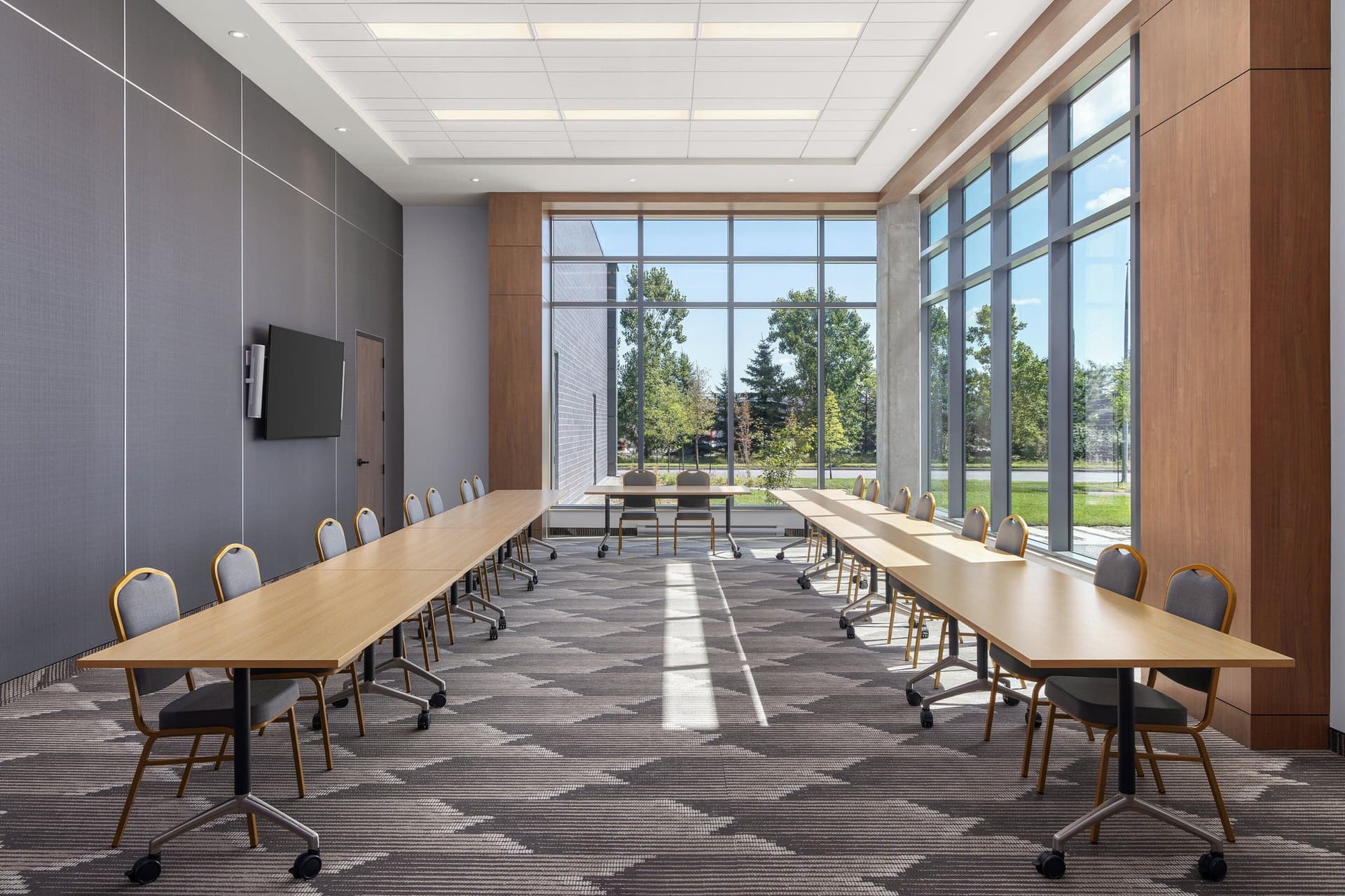 Staybridge Suites Montreal Airport - St-Laurent by IHG