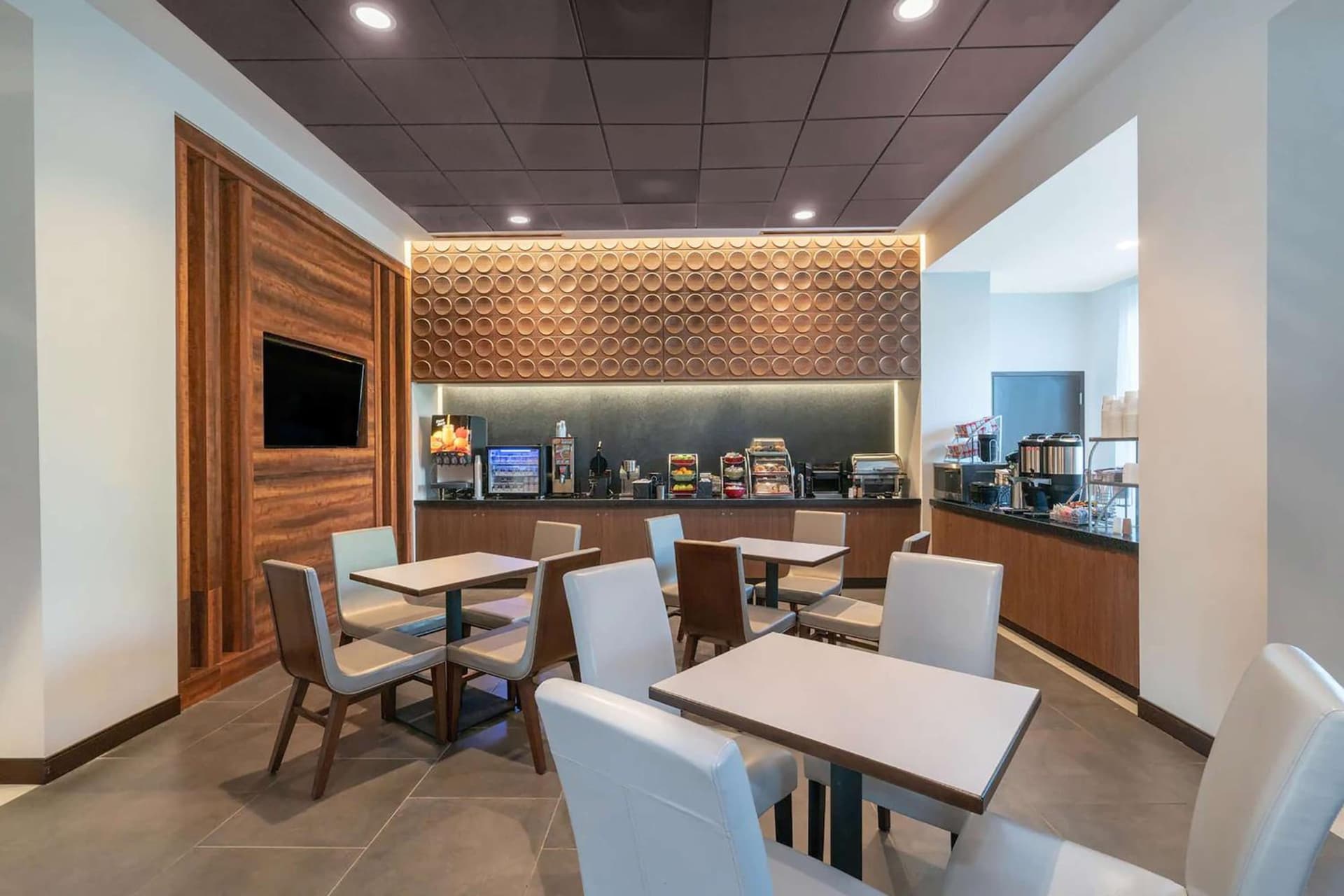Hampton Inn by Hilton Nashville Airport Century Place