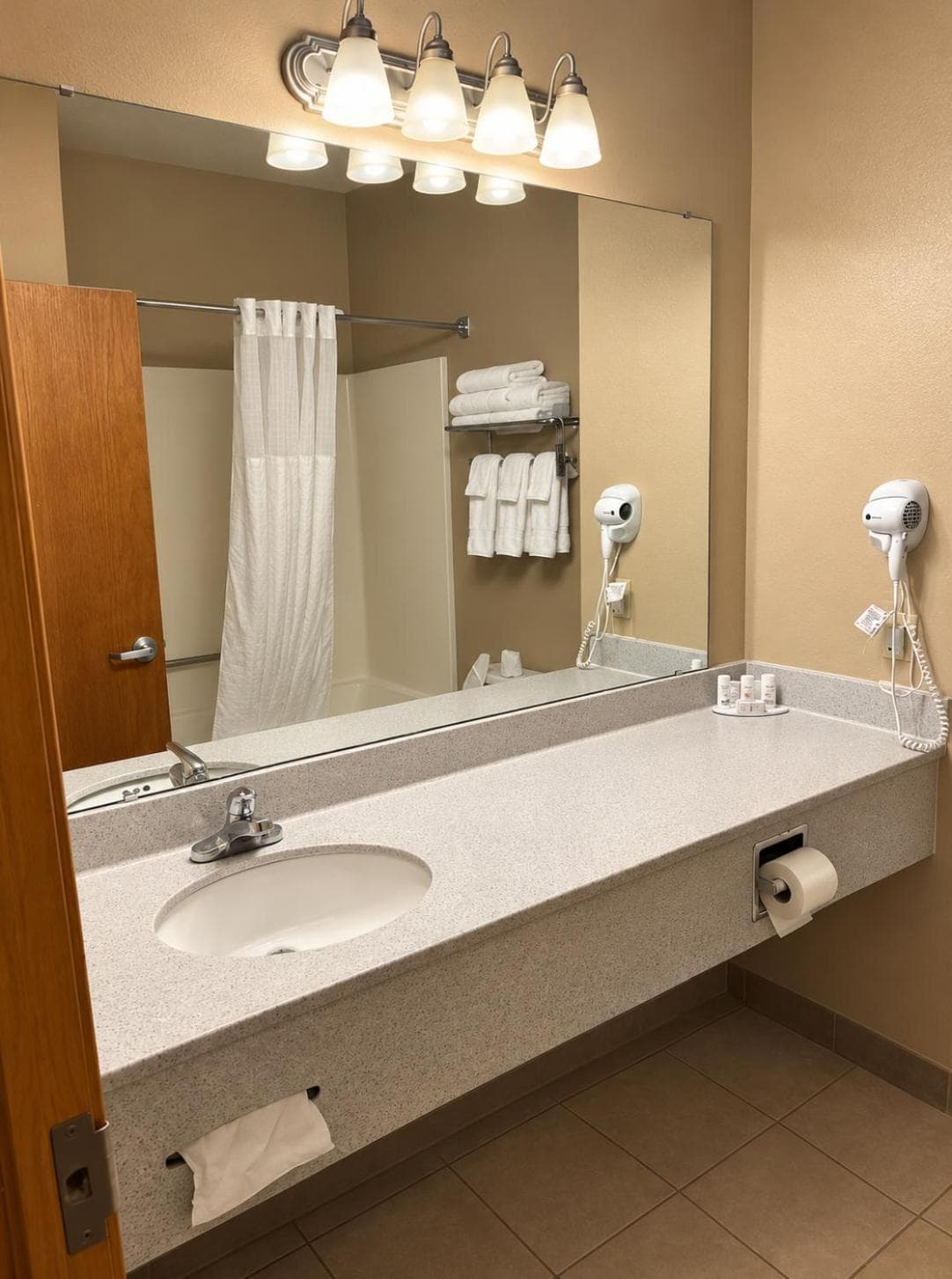 Express Inn and Suites - Greendale