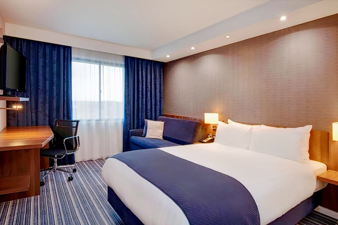 Holiday Inn Express London Heathrow T5, an IHG Hotel